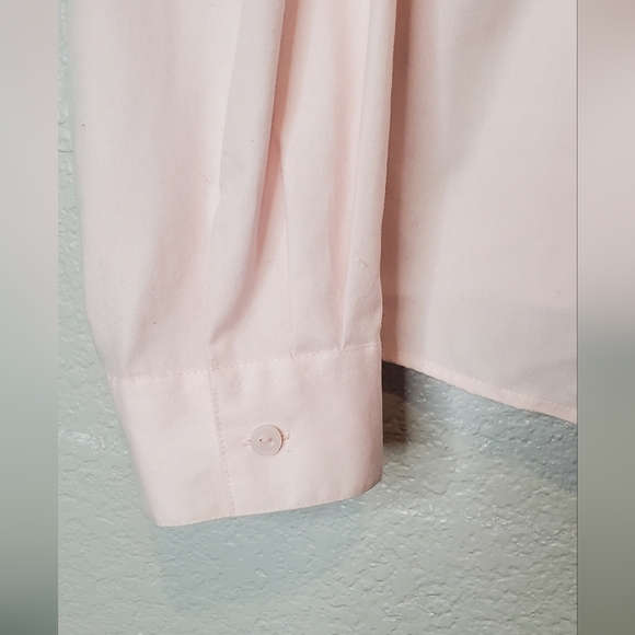 💚5/$25 Jones Wear Light Pink Button-Up Fitted Shirt 100% Cotton Blouse Size 14 - Picture 2 of 7